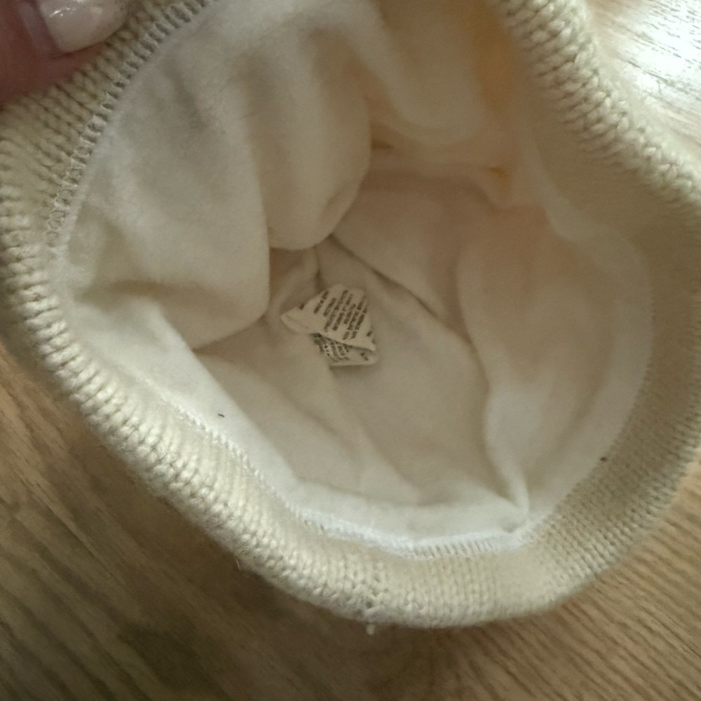 Women’s Patagonia ski hat - Picture 3 of 8